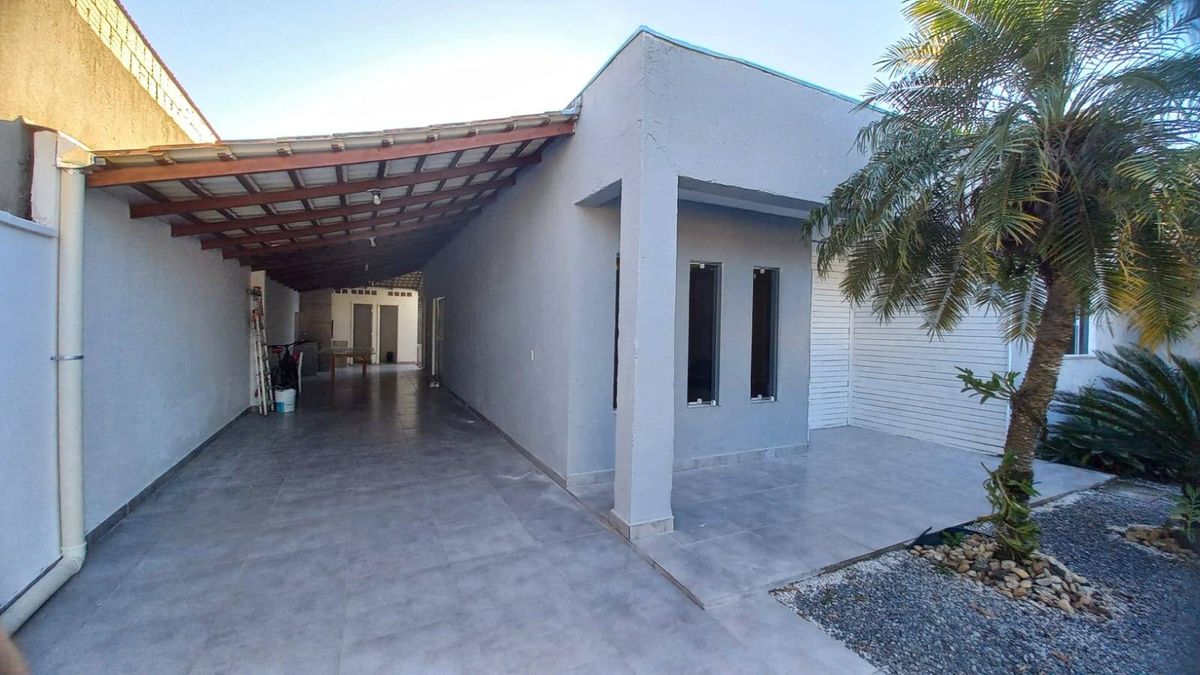 Casa a venda no Santa Regina parte alta livre de alagamento. - Casa em Centro, Camboriú - à venda - Ilaini Imóveis