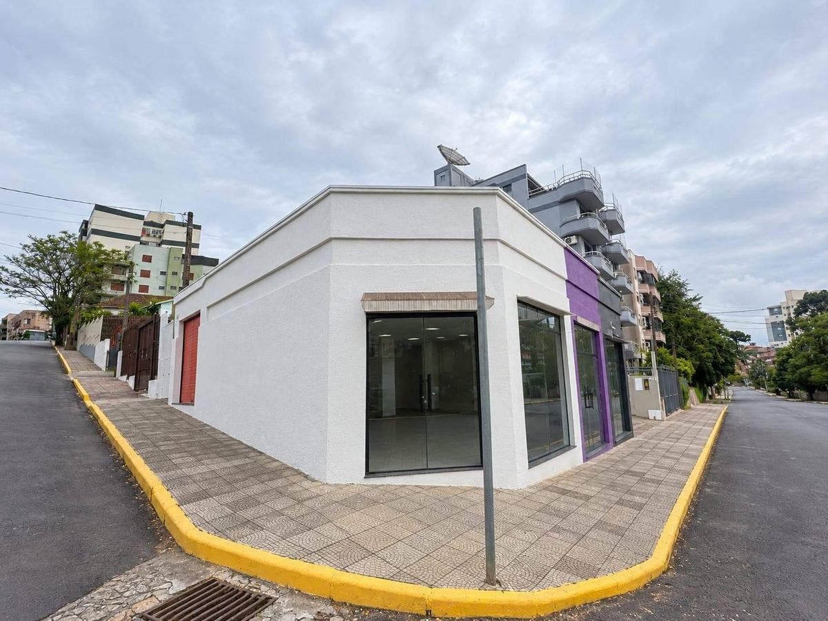 Fachada comercial moderna com vidro