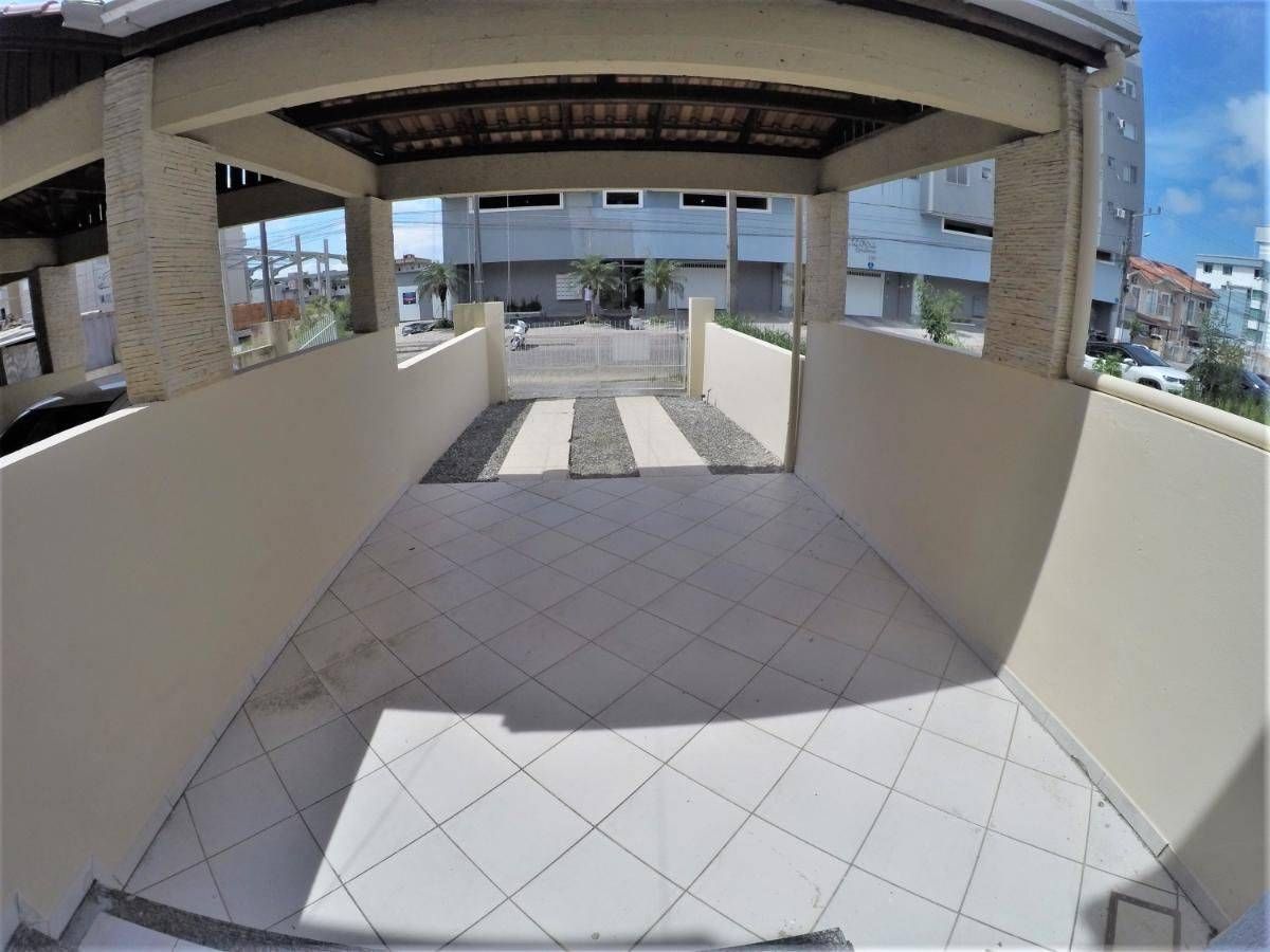 Sobrado com 02 suítes para venda em Camboriú