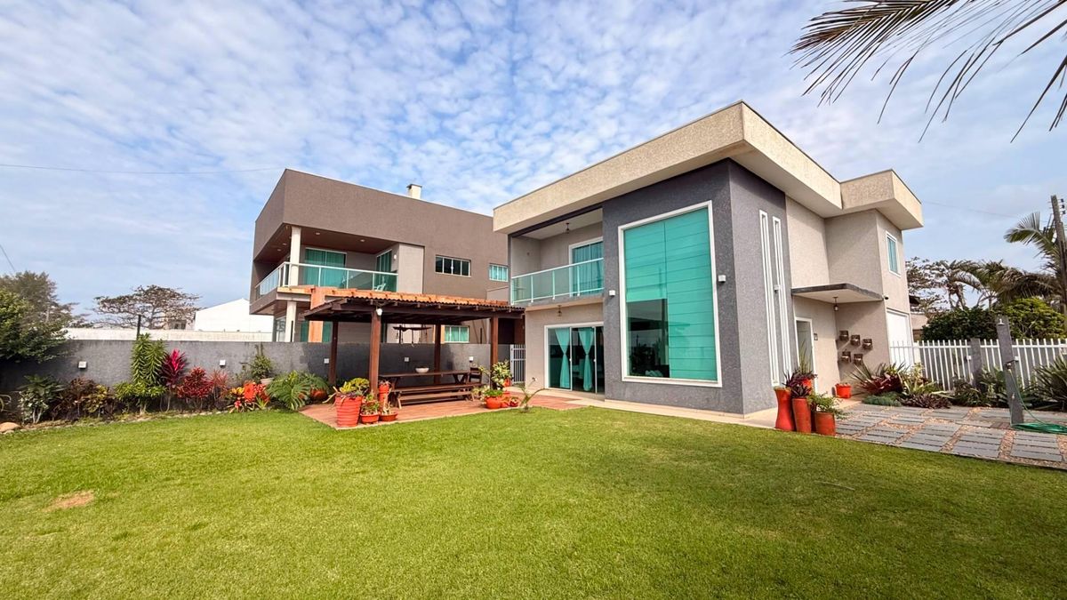 Sobrado frente para Mar com 02 suítes na Barra do Sai em Itapoá-SC - Sobrado em Barra do Sai, Itapoá - à venda - SBGLOBAL Imobiliária