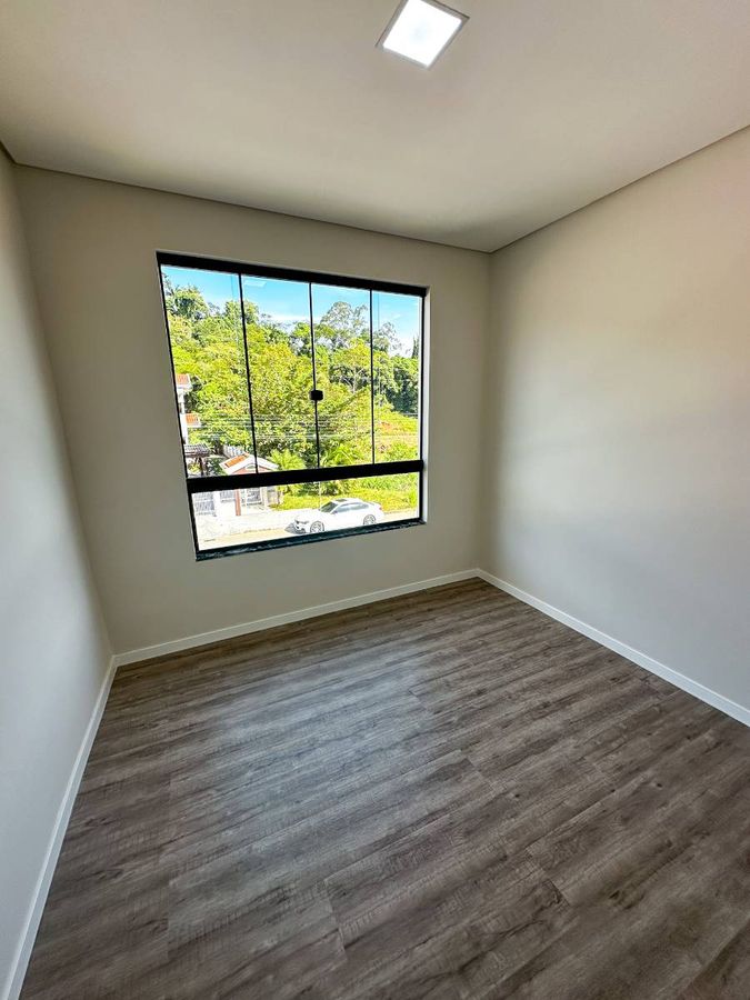 Geminado de Esquina com 1 Suíte + 2 Quartos no bairro Amizade