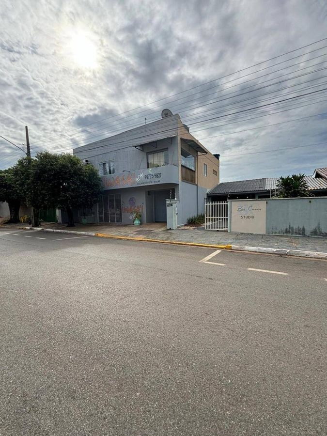 Sobrado com 5 quartos, 1 suíte