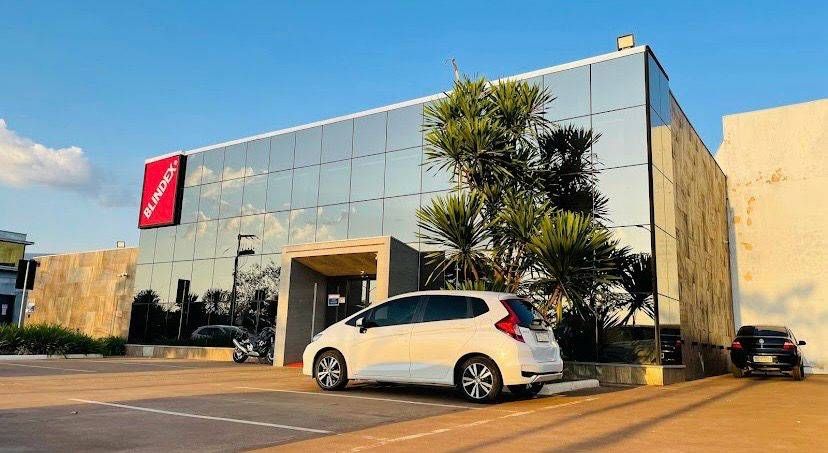 VENDA: Complexo Industrial com 5.600m² Construídos Sendo 2 Galpões e Terreno de 11.000m² – Estrutura Completa para Grandes Operações, Acesso para Carretas, Auditório e Estrutura Administrativa - Comercial em Três Marias, Porto Velho - à venda - RAFAEL QUINTANA Inteligência Imobiliária