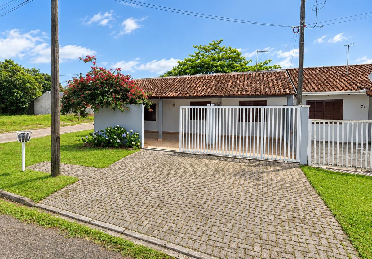 Casa a 04 quadras do Mar - Casa Geminada em Brejatuba, Guaratuba - para temporada - Ferreira Imóveis
