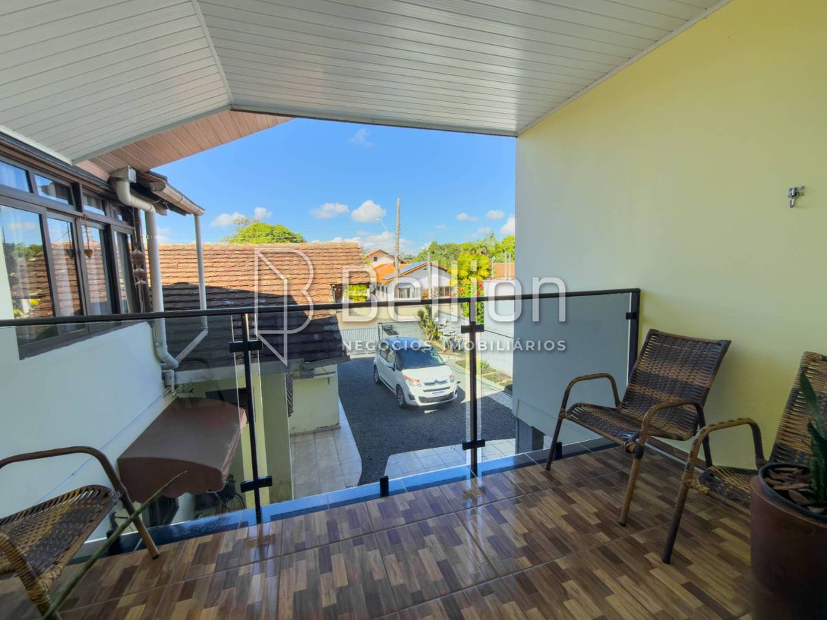 Duas casas em um único terreno: uma excelente oportunidade para morar, investir ou gerar renda!