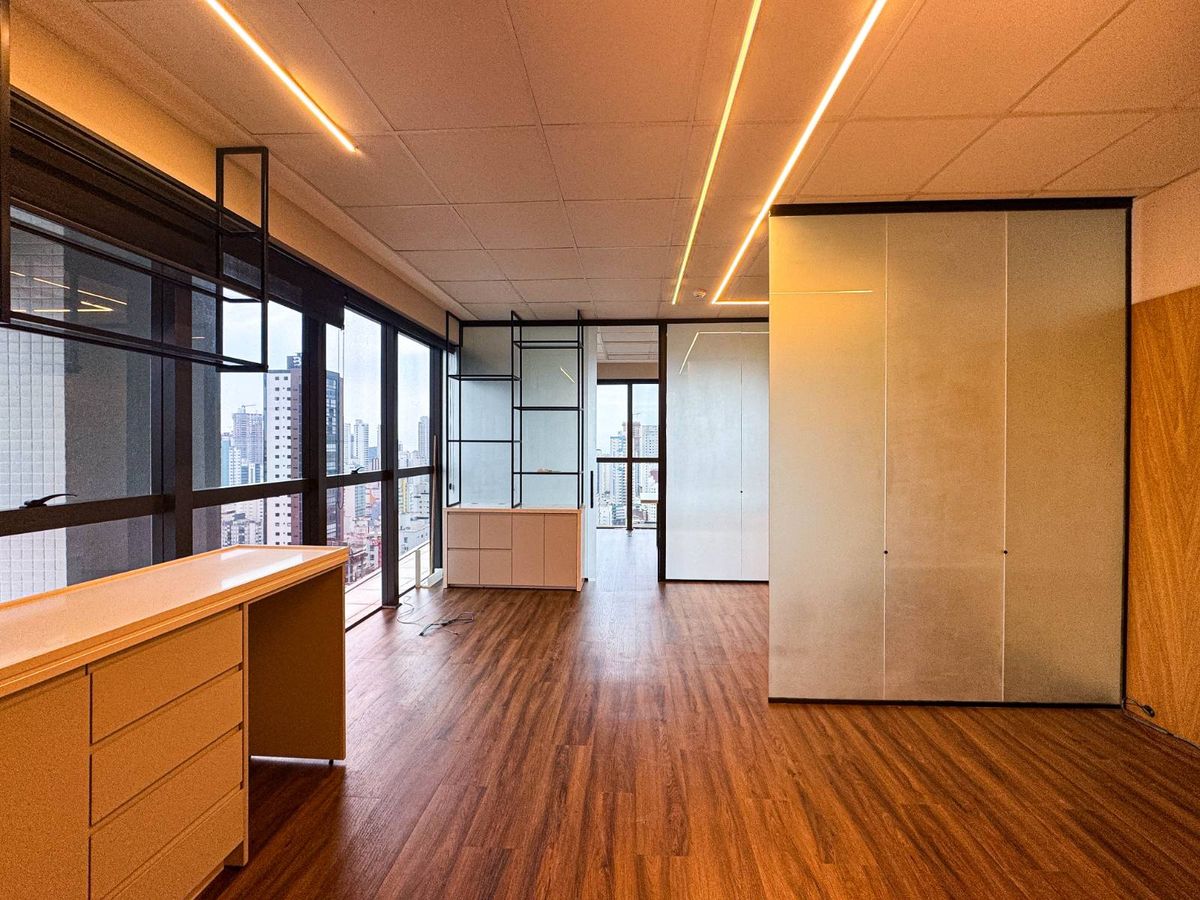 Sala Comercial para locação no Benvenutti Business Center em Balneário Camboriú - Salas Comerciais em Centro, Balneário Camboriú - para locação - Desc Imóveis