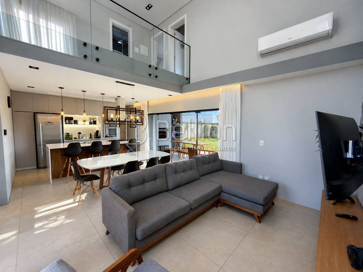 Casa de Alto Padrão, semi mobiliada à Venda na Divinéia em Rio dos Cedros 3 Quartos