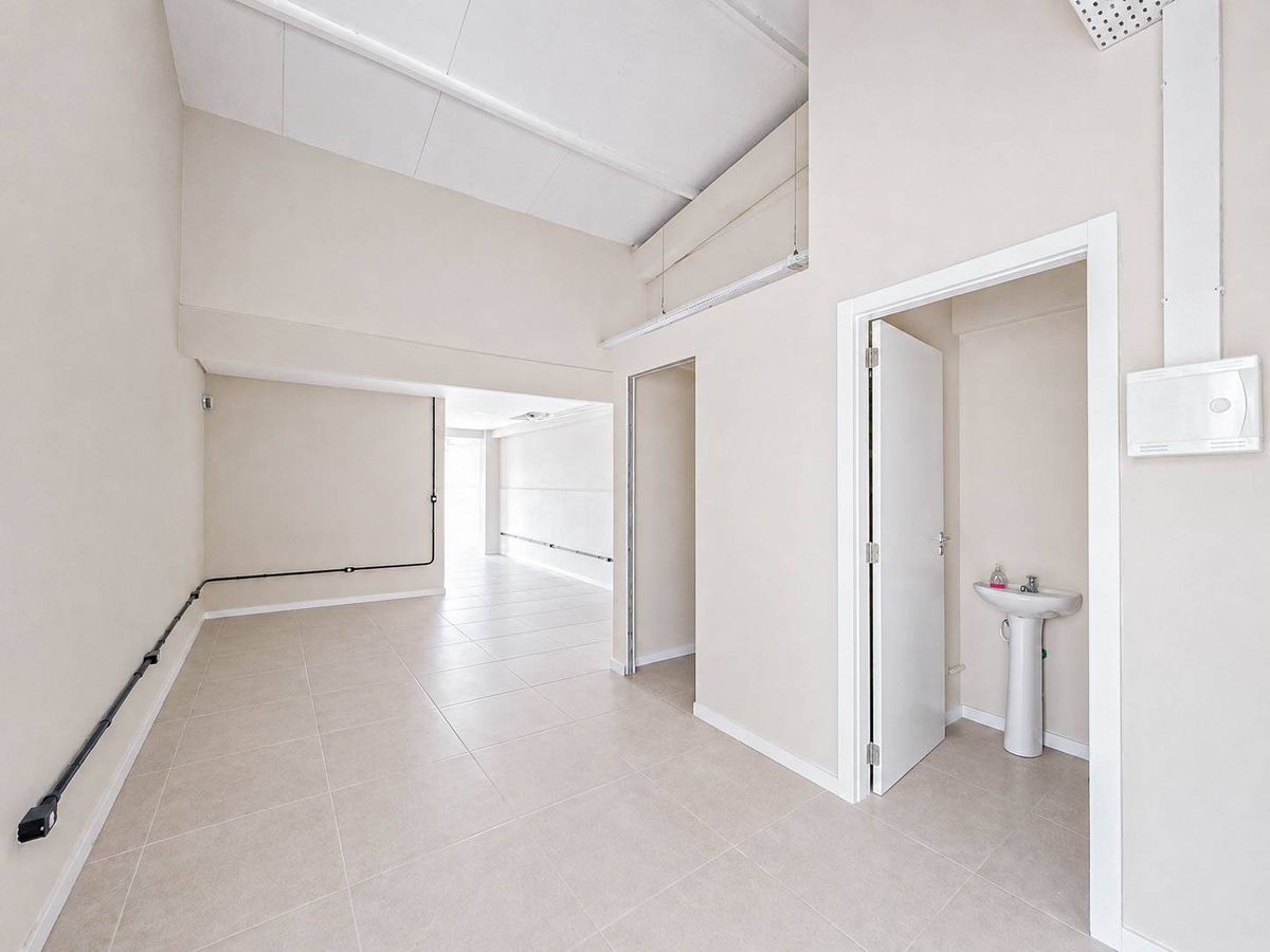 Sala comercial para locação em avenida central em Camboriu - Salas Comerciais em Areias, Camboriú - para locação - Desc Imóveis