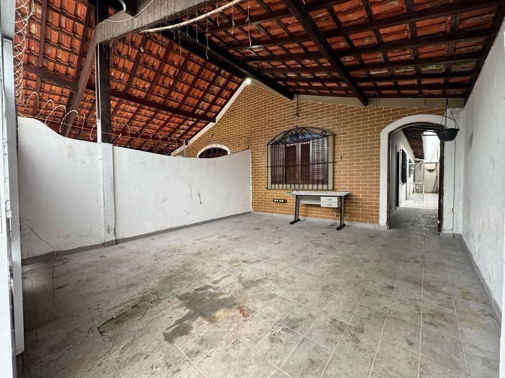 Casa de 2 dormitórios, 1 banheiro e 2 vagas na Tupi, em Praia Grande - SP
