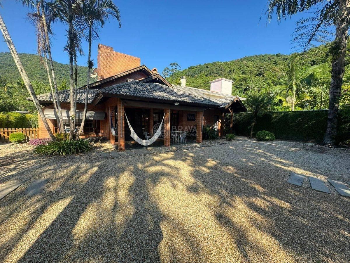 CASA DE ALTO PADRÃO - BAIRRO RESSACADA, ITAJAÍ - Casa em Ressacada, Itajaí - para locação - Brava Norte Imóveis