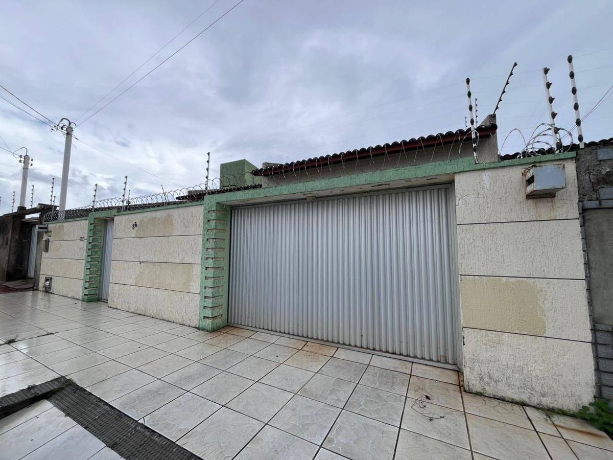CASA 4/4 SENDO 2 SUÍTES - PITIMBU