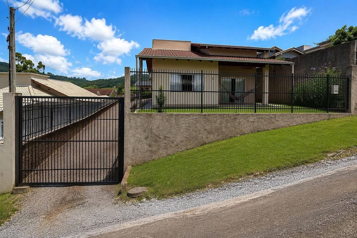 Casa de Alvenaria - Venda - 02 dormitórios - 95m2 - Rua Josef Sofka - Fundo Canoas - Rio do Sul - Casa em Fundo Canoas, Rio do Sul - à venda - Cifra Imóveis e Empreendimentos Imobiliários