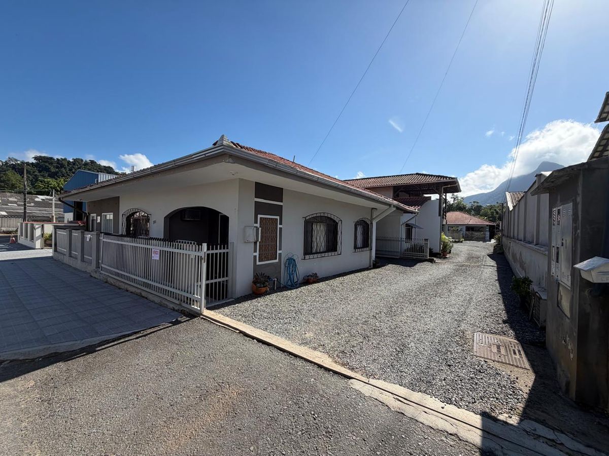 Oportunidade Tripla: 3 Unidades Independentes em um Único Investimento - Casa em Seminário, Corupá - à venda - CONSTRUTORA O.R. LTDA