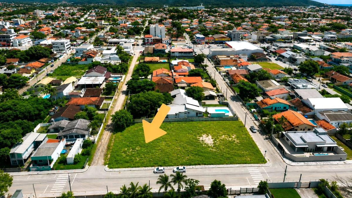 Terrenos com 900m² de área total (30x30) na região Central de Itapoá SC. Av. Comercial com alto potencial de valorização! - Lote/Terreno em Itapema do Norte, Itapoá - à venda - SBGLOBAL Imobiliária