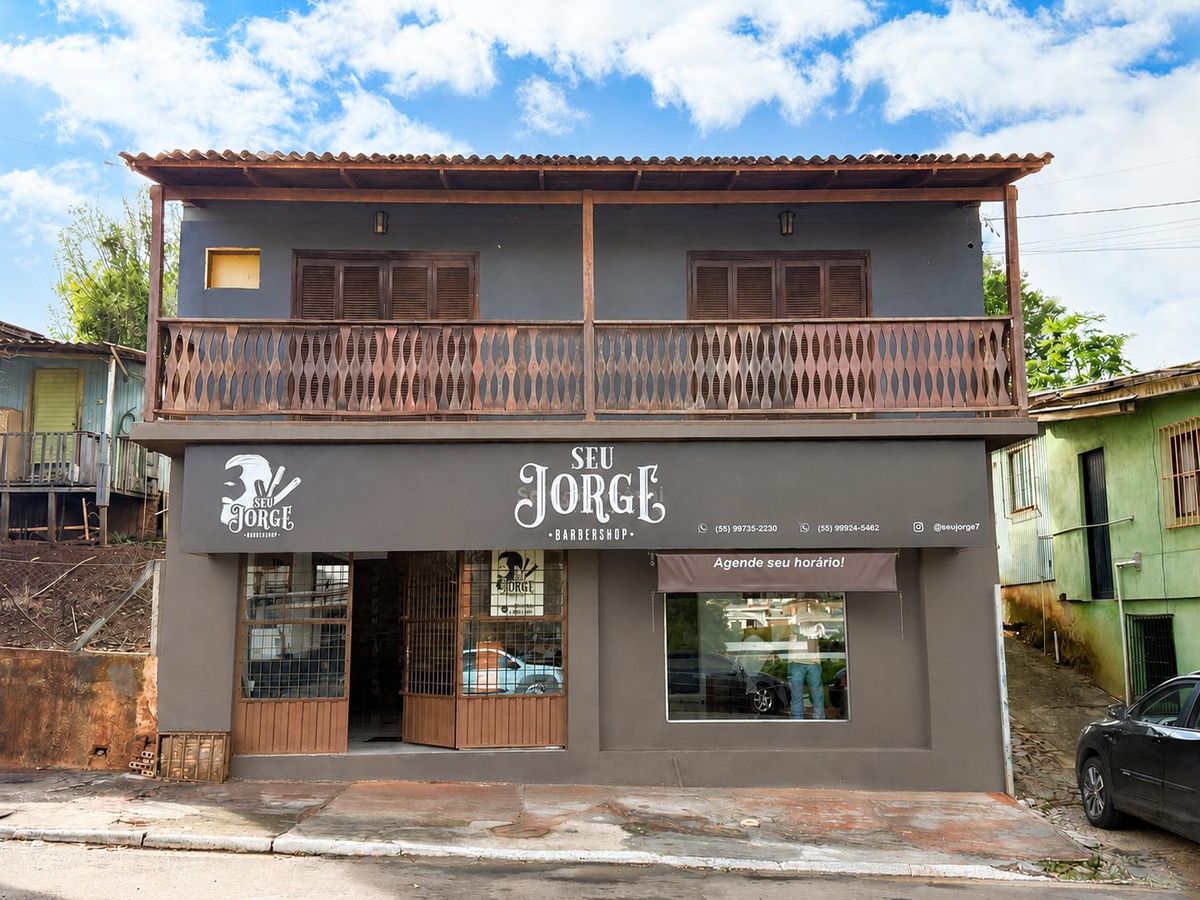 Sobrado Central com Piscina - Rua 13 de Maio