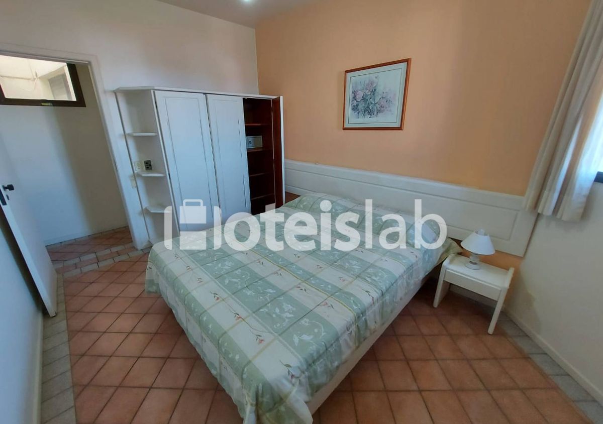 Lindo apartamento de dois quartos em aluguel anual no condomínio frente mar Merit Plaza