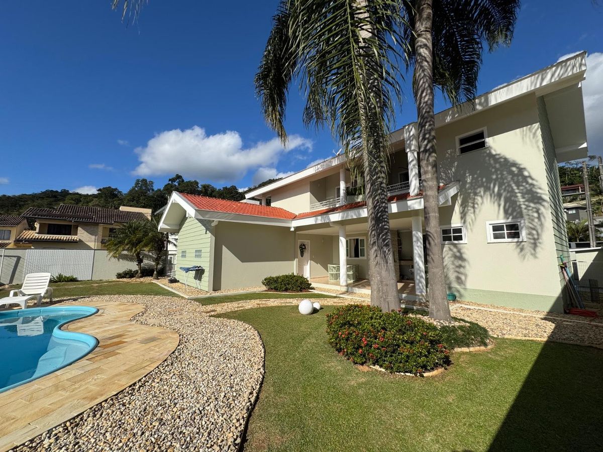 Casa Semimobiliada na Barra do Rio Cerro - Casa em Barra do Rio Cerro, Jaraguá do Sul - à venda - MEGA Empreendimentos Imobiliários