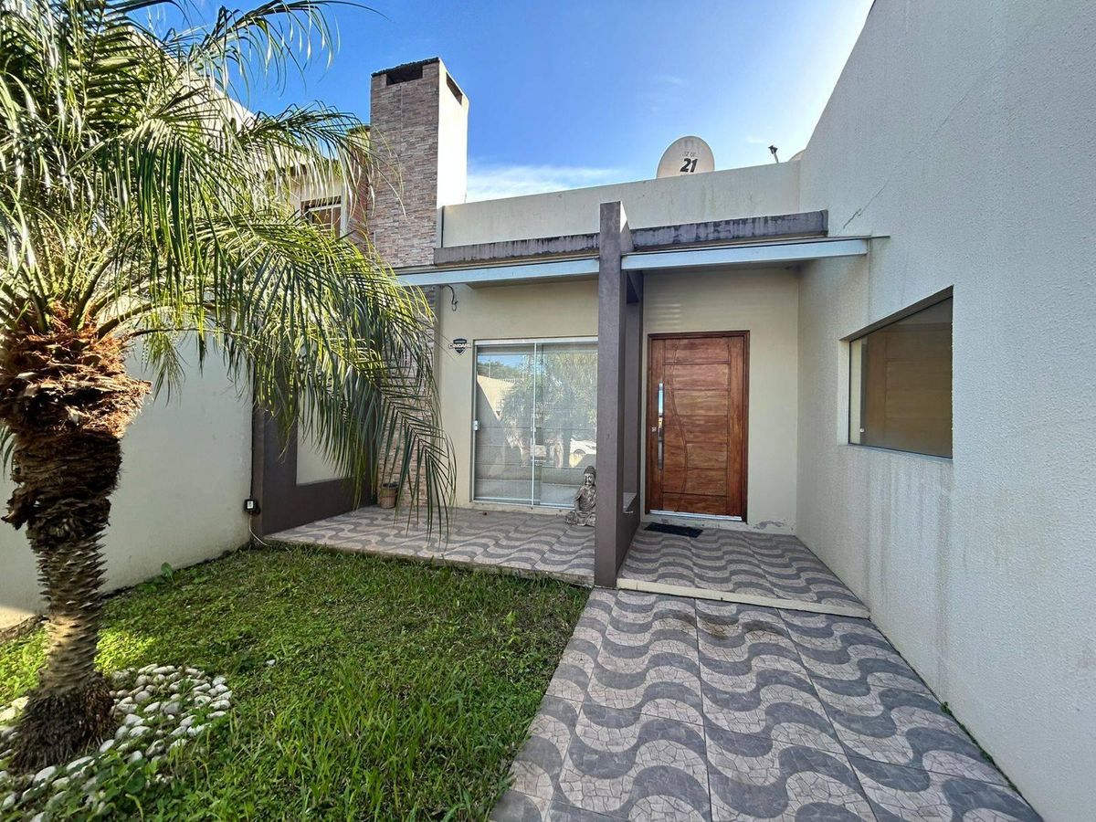 Casa 3 dormitórios com Piscina