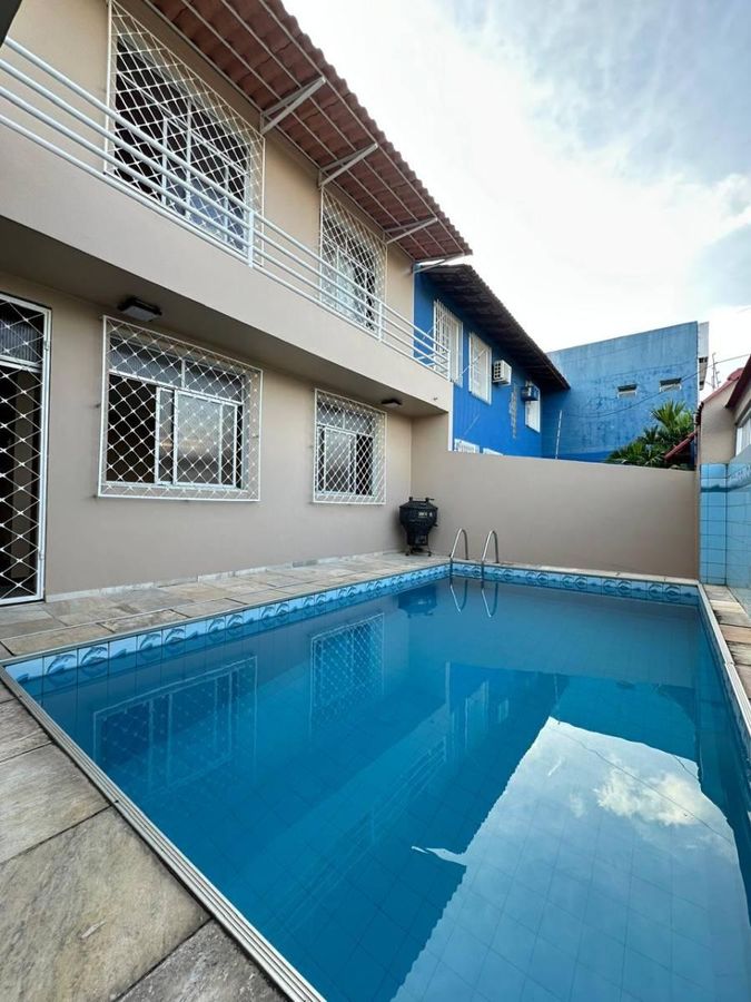 Casa a venda com 4 Suítes no Adrianópolis