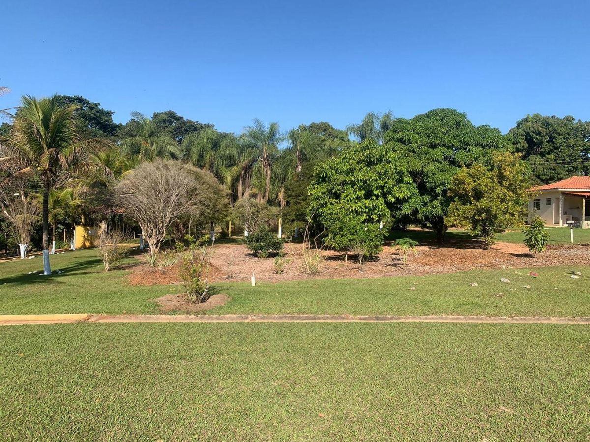 Terreno plano 1500m2, com 1 casa 70m2, com varanda, 2 dorm, sala, coz. banheiro, junto à represa., foto 3