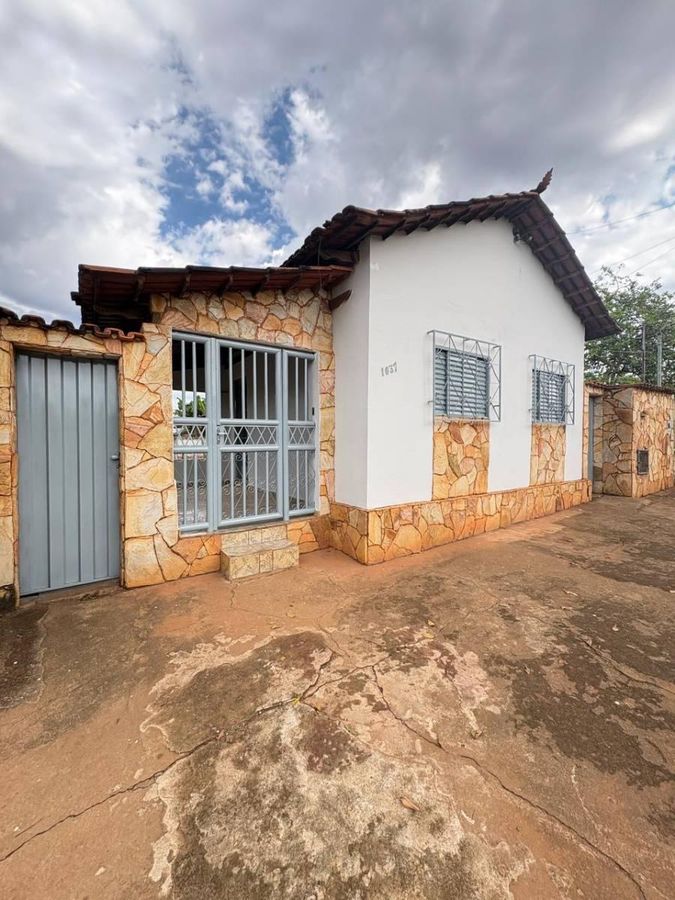 Casa com 2 quartos, São João - Abaeté - Casa em São João, Abaeté - para locação - Multiplus Negocios e Imoveis LTDA