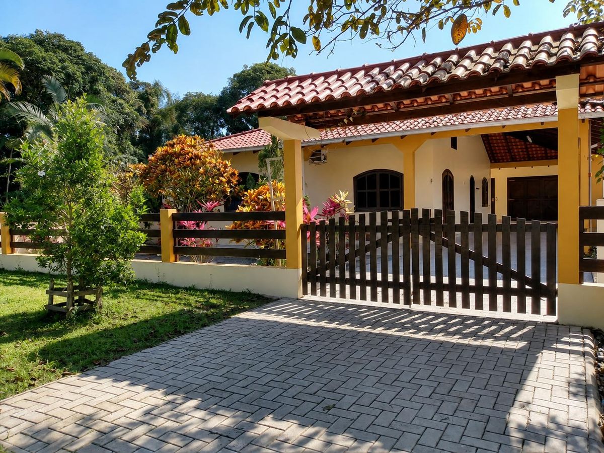 Casa Com 138,60 m² A 250 Metros Da Praia No Balneário Rainha