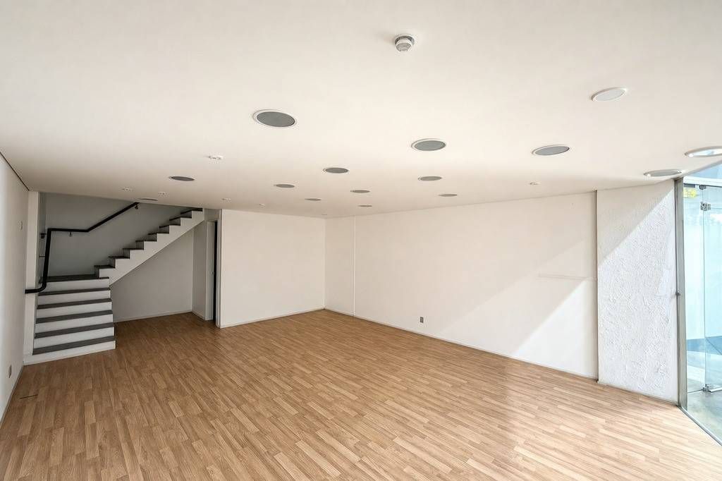 SALA COMERCIAL COM MEZANINO NO CENTRO DE JOINVILLE - Salas Comerciais - para locação - IMOBILIARIA BORBA
