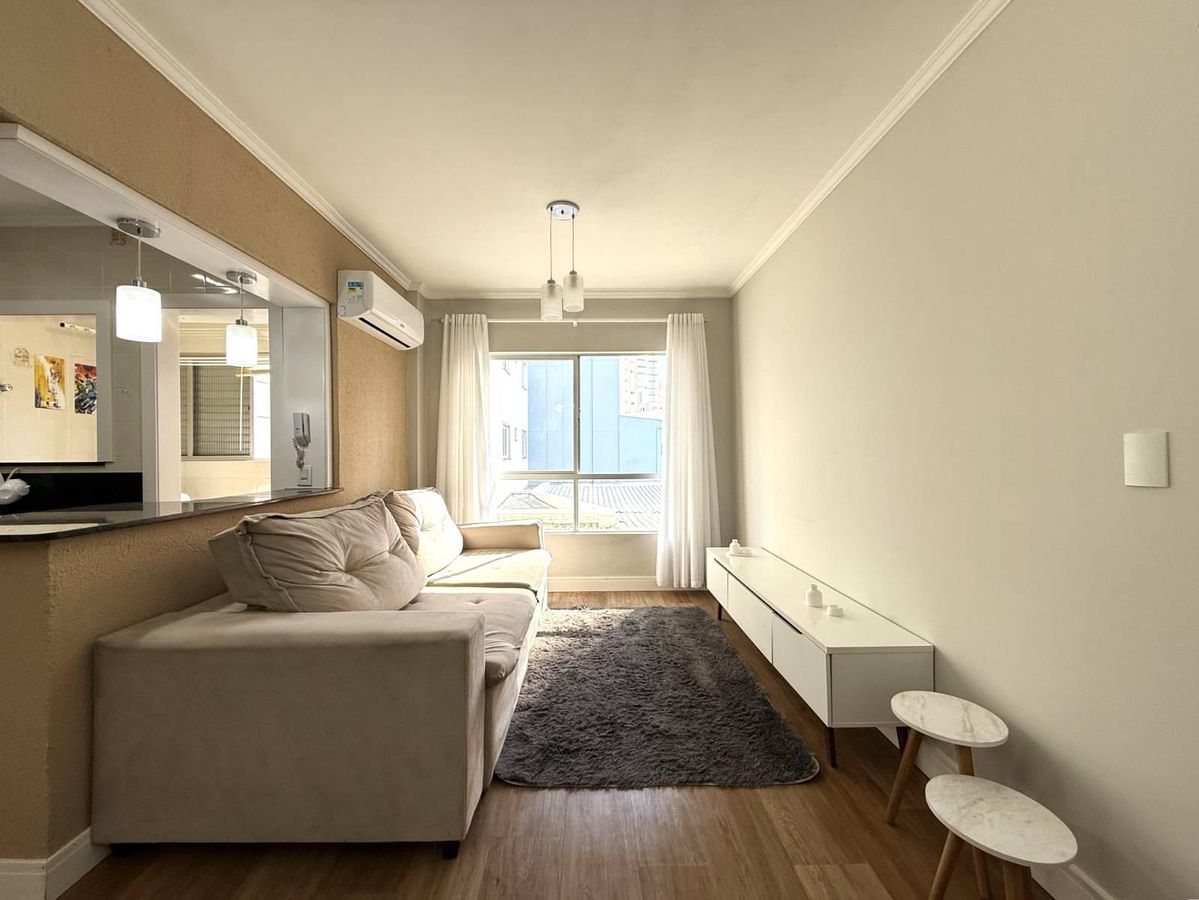 Apartamento Mobiliado com 2 Quartos e 1 Vaga na Quadra Mar em Balneário Camboriú - Apartamento em Centro, Balneário Camboriú - à venda - Desc Imóveis