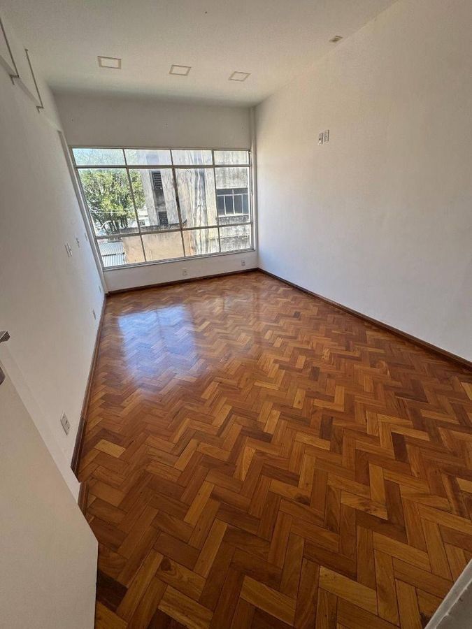 Sala Comercial em Campos Elíseos, Resende - Aluguel R$ 700,00 - Salas Comerciais em Campos Elíseos, Resende - para locação - Imobiliária Siqueira Chaves