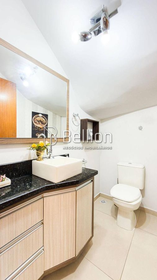 Sobrado com 3 quartos, 444m² de terreno e piscina na Estrada das Areias em Indaial