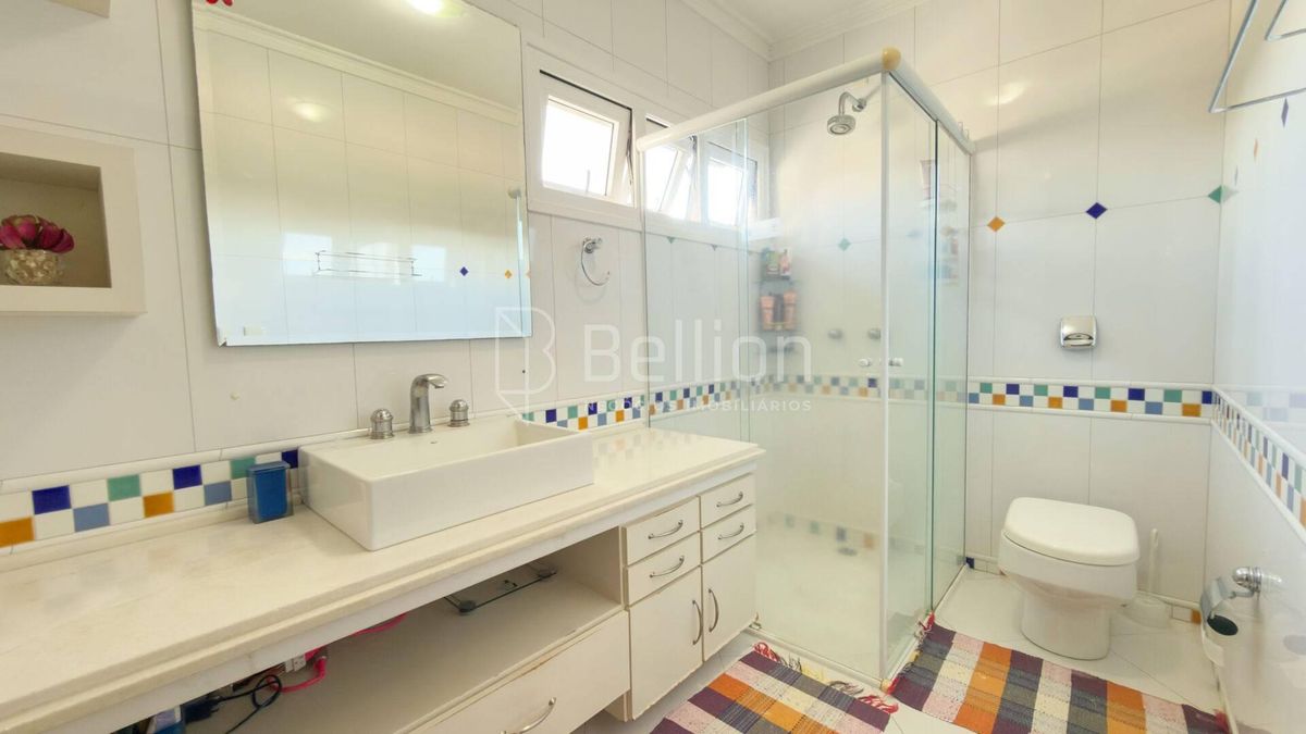Uma casa que traduz alto padrão em cada detalhe.
