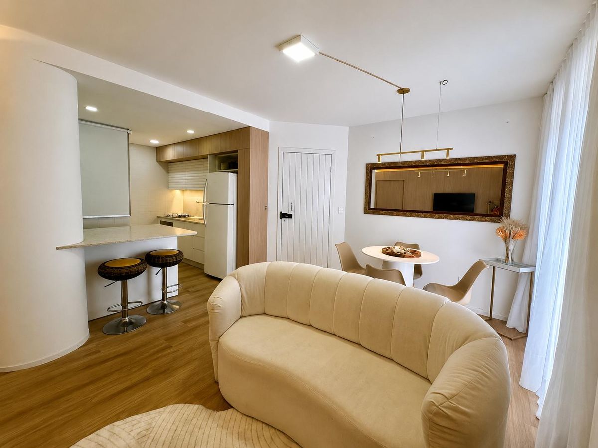 Apartamento à venda mobiliado, com 2 quartos - Abraão, Florianópolis