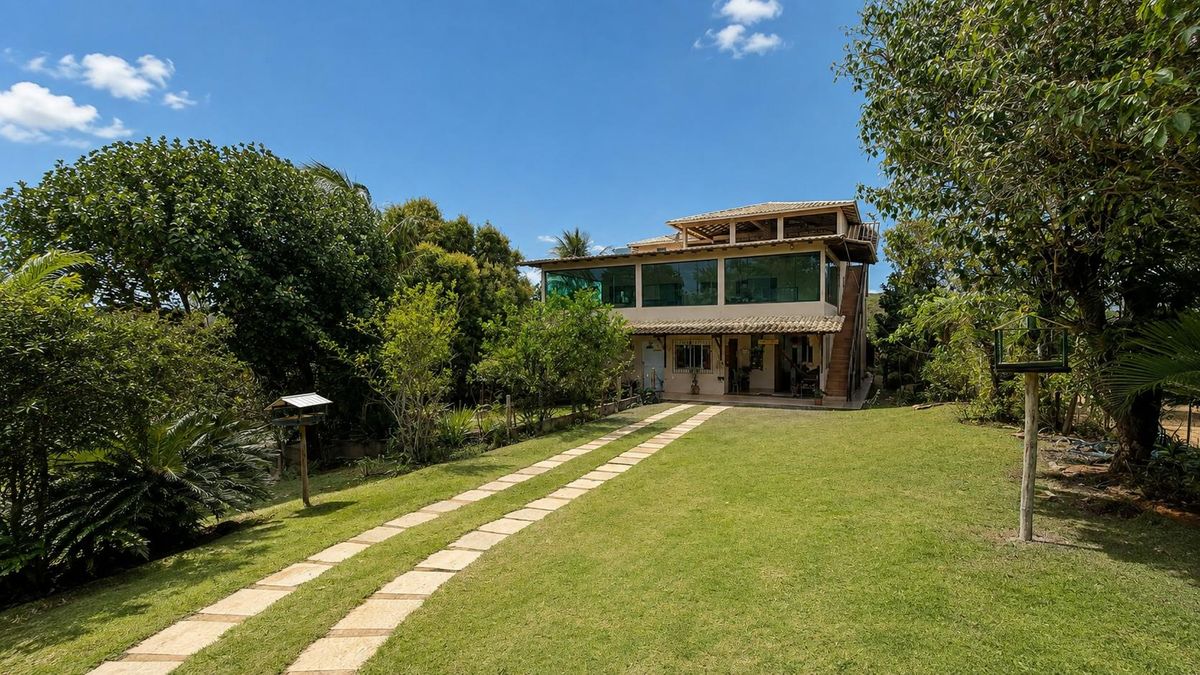 Chácara com 6 Quartos, Piscina e Mini Campo à Venda em Iriri – Anchieta