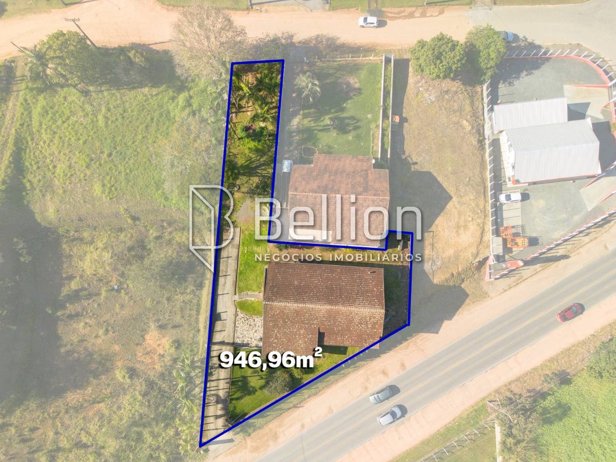 Casa à Venda com 240 m² e Terreno de 946,96 m² | Ampla, com Suíte e Churrasqueira - Casa em Araponguinhas, Timbó - à venda - Bellion Negocios Imobiliarios LTDA