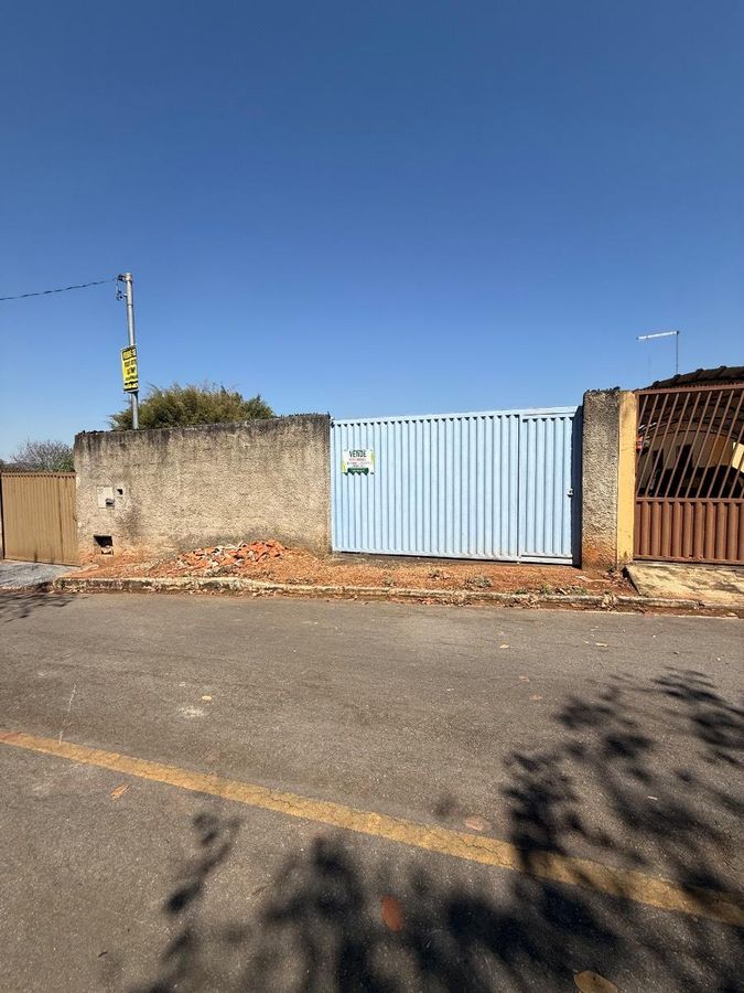 Terreno murado com portão no Centro - Capim Branco / MG - Lote/Terreno em Centro, Capim Branco - à venda - CAPIM BRANCO IMÓVEIS LTDA