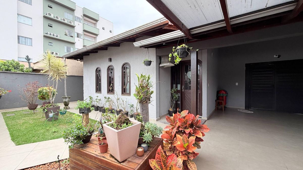 CASA COM PISCINA NO BAIRRO CENTENÁRIO - JARAGUÁ DO SUL - Casa em Centenário, Jaraguá do Sul - à venda - Brisa Sul Imóveis