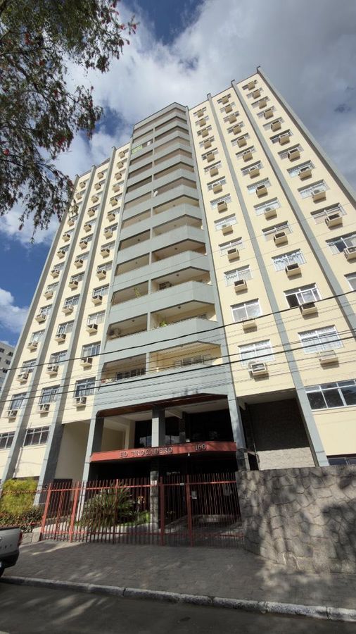 Apartamento 4 quartos com 2 vagas em Resende-RJ. Andar alto e acabamento simples. - Apartamento em Comercial, Resende - para locação - Imobiliária Siqueira Chaves