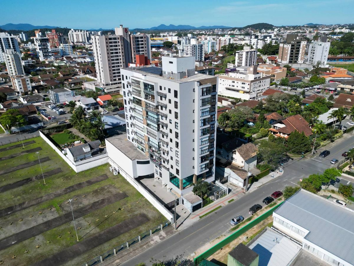 Apartamento com elevador, 3 suites Semimobiliado à venda no Anita Garibaldi - Joinville - Apartamento com elevador em Anita Garibaldi, Joinville - à venda - IMOBILIARIA BORBA