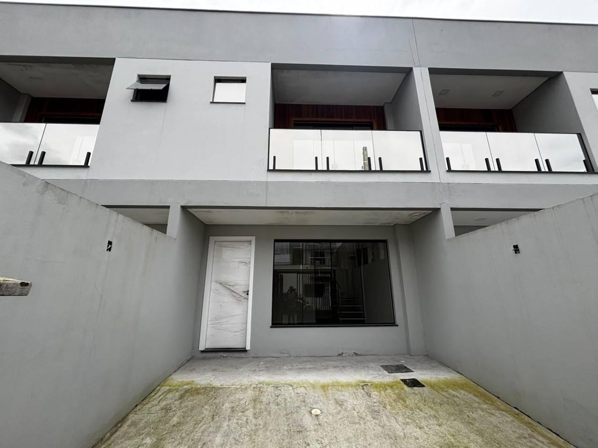 Sobrado de duas suítes no bairro Rio Pequeno - Sobrado em Rio Pequeno, Camboriú - à venda - Roseli Imóveis