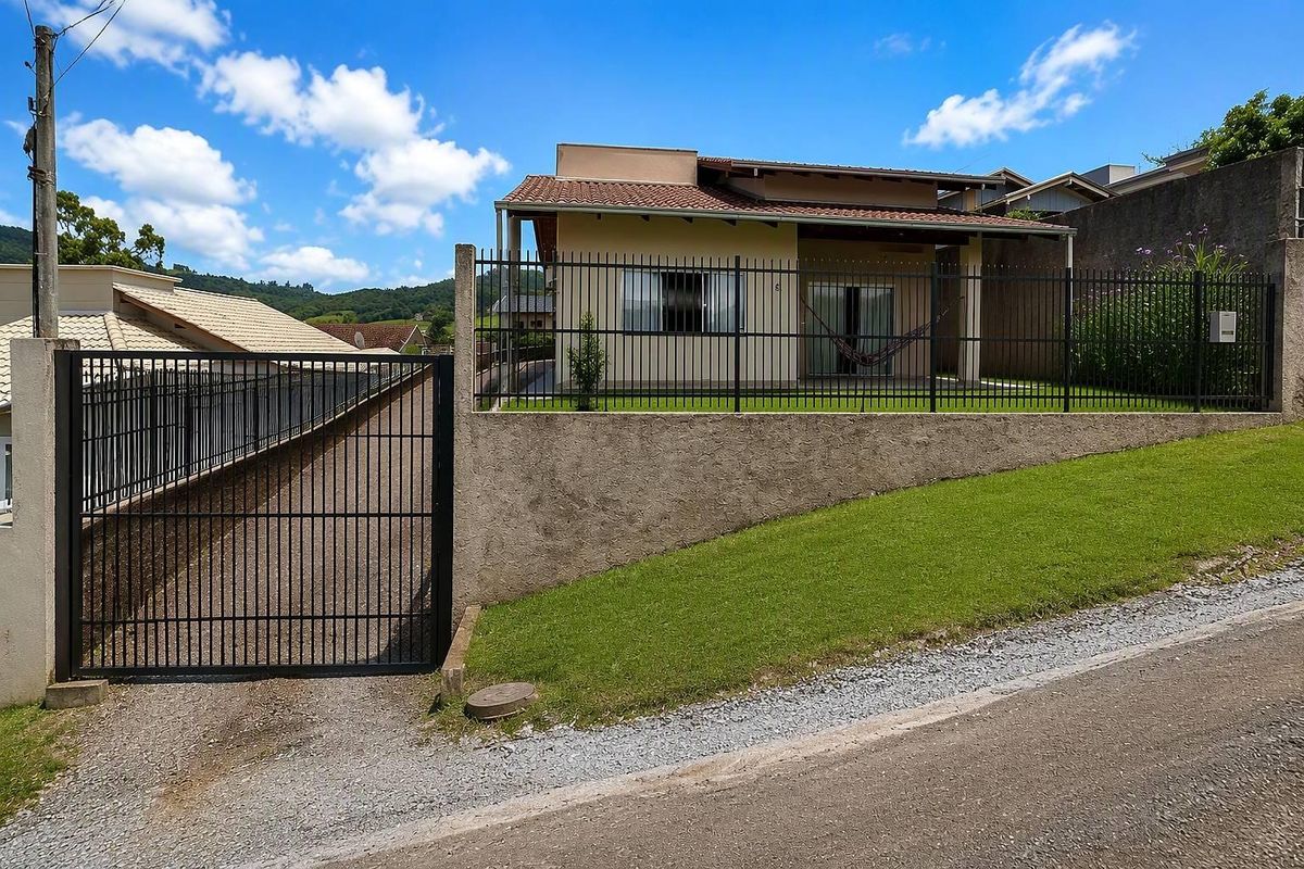 Casa Livre de enchente - Casa em Fundo Canoas, Rio do Sul - à venda - IMOBILIARIA ALTO VALE LTDA