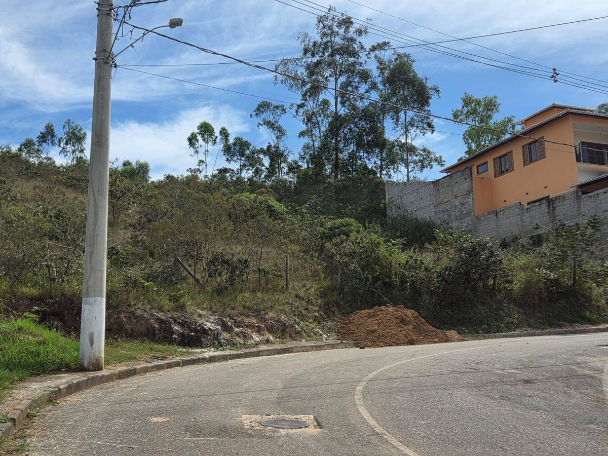 LOTE COM 445 M2 NA RUA EXPEDITO FININHO BANDEIRINHAS CMD