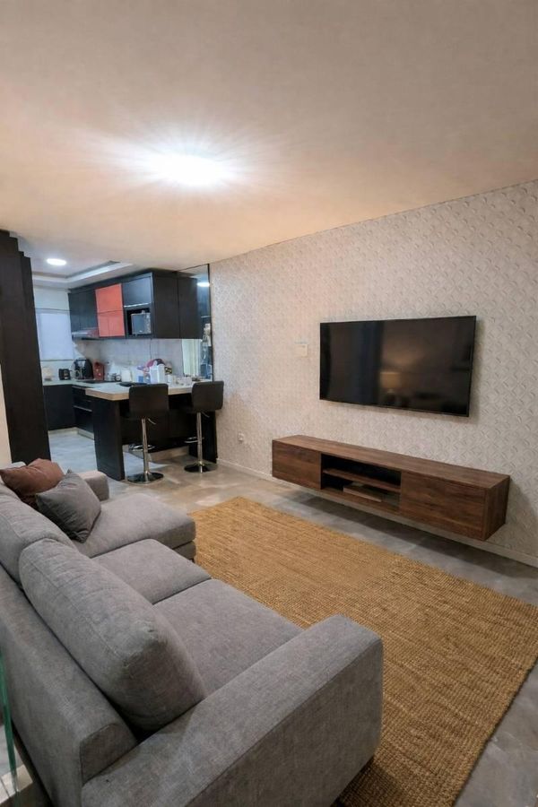 Sobrado com 2 Quartos (1 Suíte), Espaço nos Fundos e Garagem para 2 Carros – R$ 480 mil
