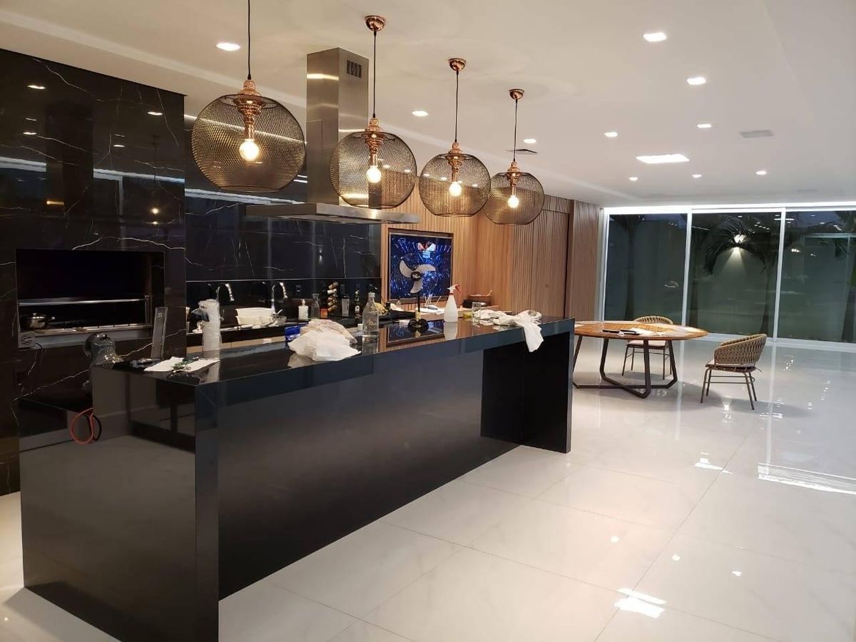 Casa com 4 quartos, 4 suítes