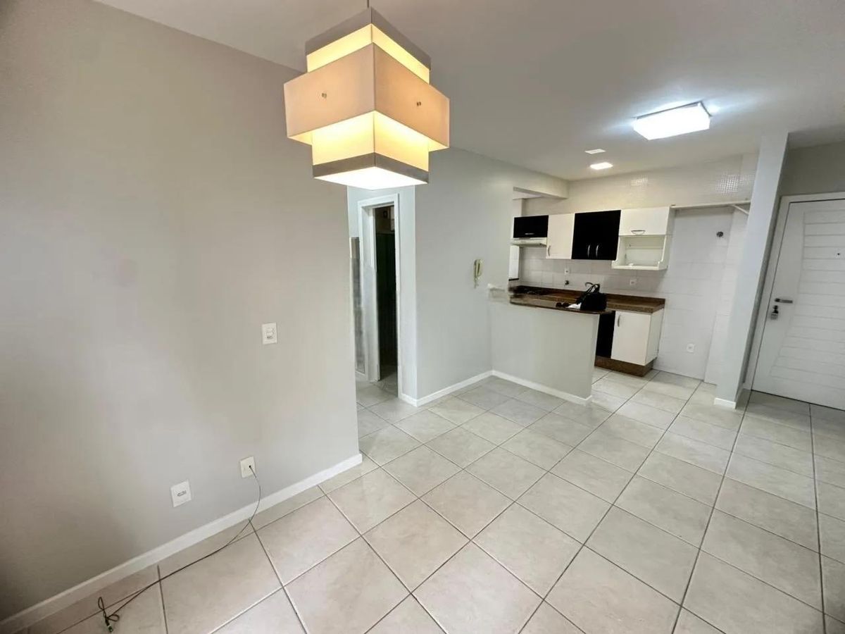 Apartamento com 2 Dormitórios (1 Suíte) para Locação no Estreito – Vista para o Mar, Sol da Manhã e Excelente Localização
