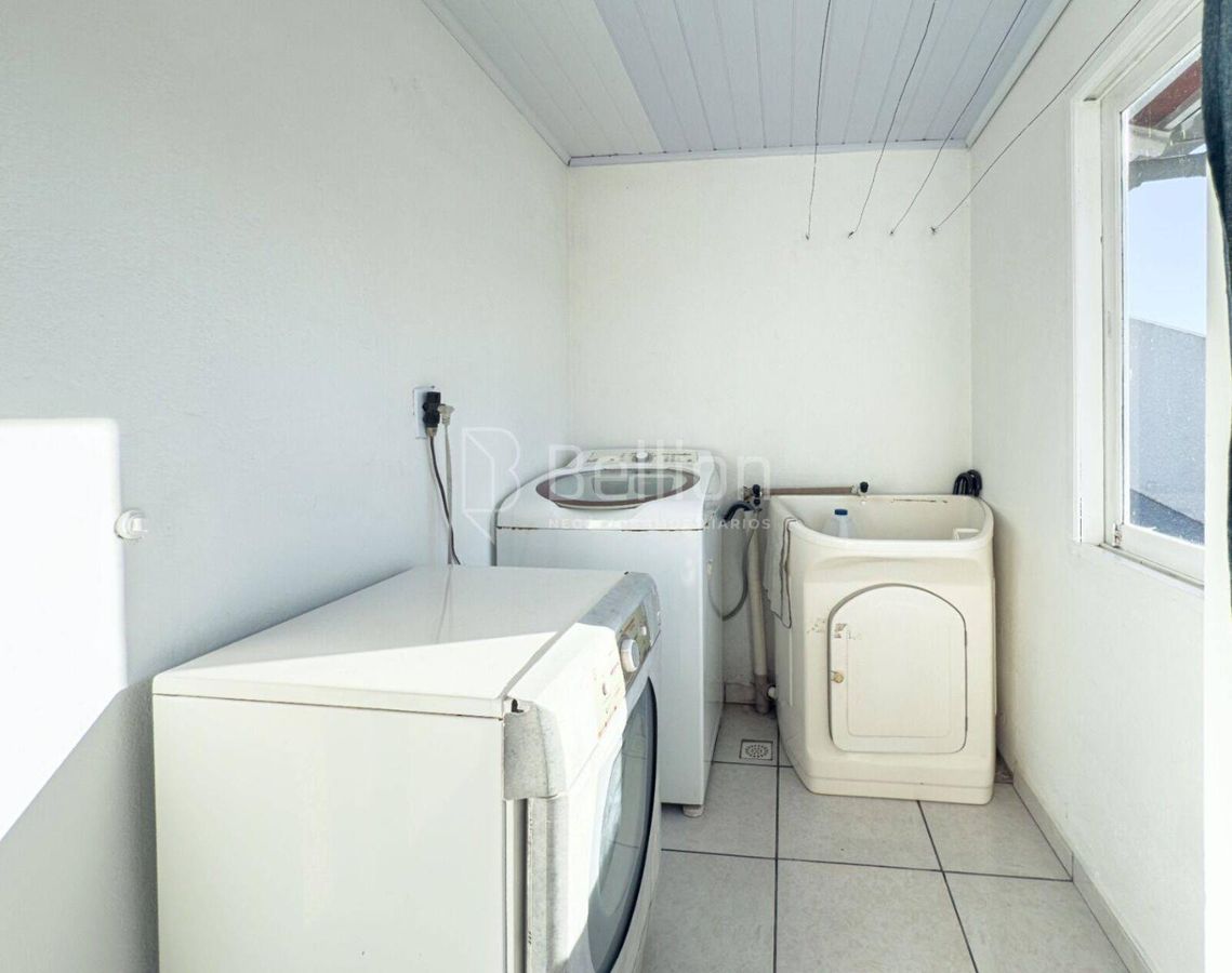 Casa à Venda com Terreno de 1.080 m² 3 Quartos, Área de Festas e 4 Vagas de Garagem