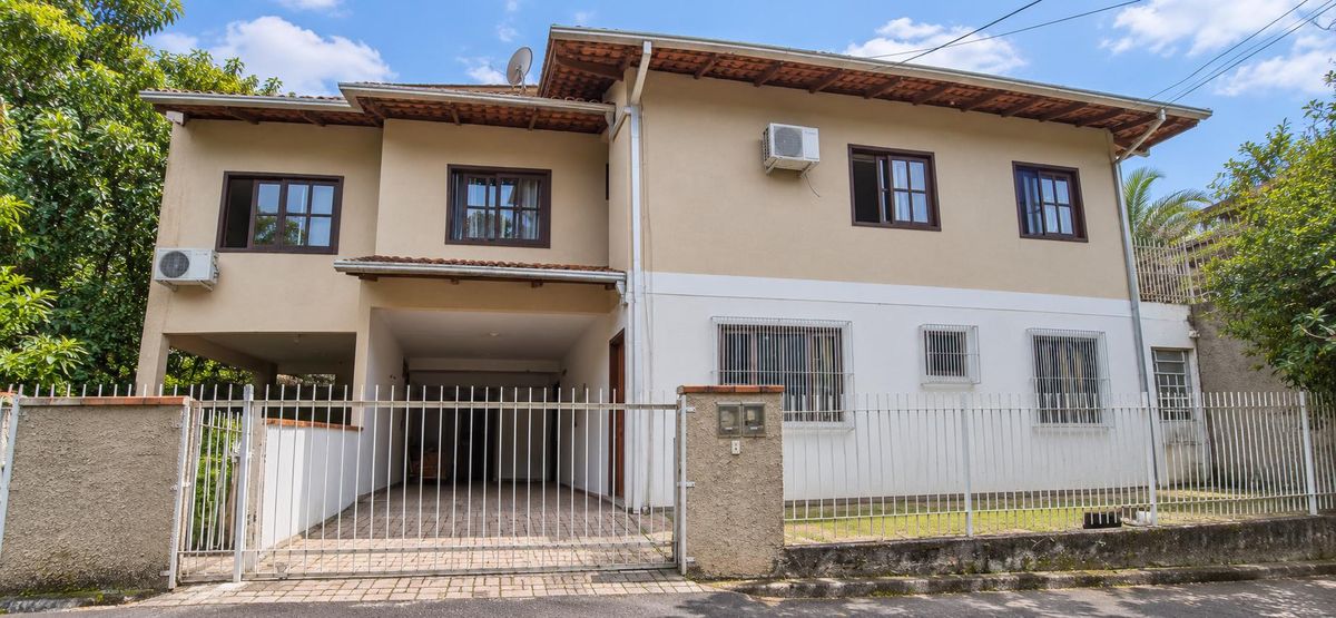 Casa com 4 Dormitórios e 3 Banheiros no Garcia! - Casa em Garcia, Blumenau - à venda - CONCEITO IMOBILIARIA LTDA