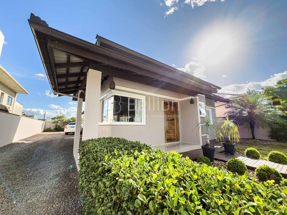Casa com suíte no centro de Rodeio