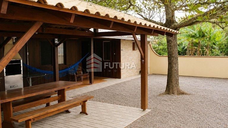Aluguel de Temporada em Bombinhas – Casa com 4 quartos LC114 - Casa em Bombas, Bombinhas - para temporada - PAULA CRISTINA DA SILVA MINELLA NEGOCIOS IMOBILIARIOS LTDA