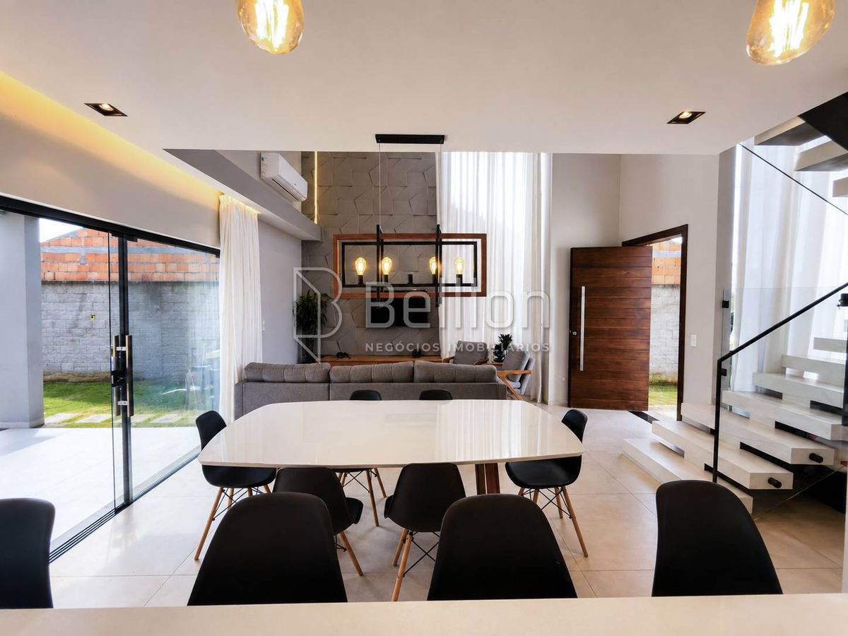 Casa de Alto Padrão, semi mobiliada à Venda na Divinéia em Rio dos Cedros 3 Quartos