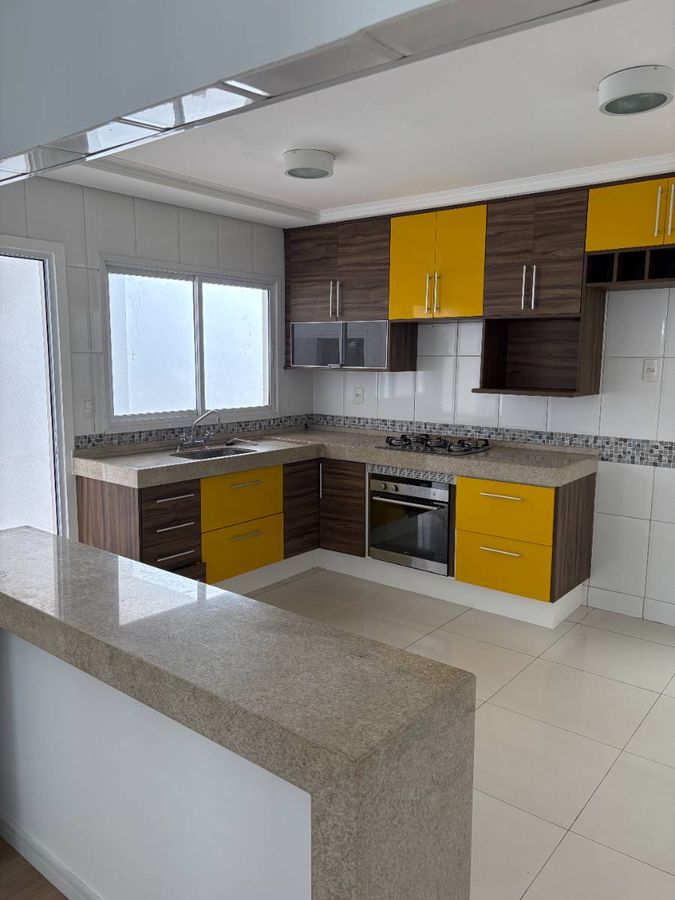 Casa Térrea 100% Reformada com 3 Dorms (1 Suíte) e Quintal na Vila Hortolândia - Casa em Cidade Luiza, Jundiaí - à venda - Team ÊXITO Imob